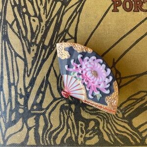 Vintage Japan Toshikane Arita Chrysanthemum Fan Brooch Beautiful Condition!